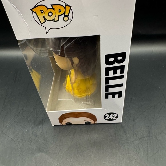 Funko Pop! Disney - Beauty and the Beast - Belle #242 - Picture 4 of 7